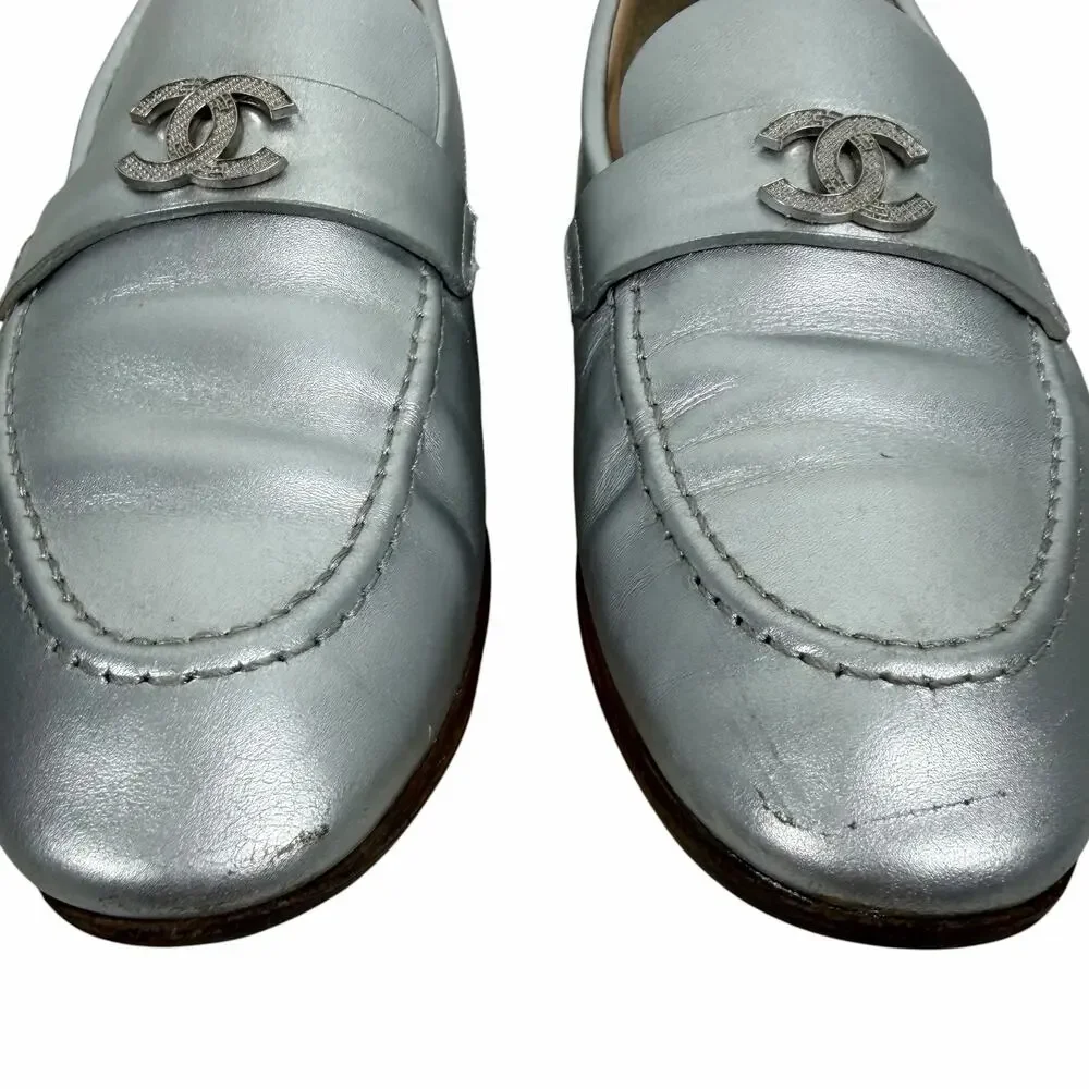 Chanel Interlocking CC Logo Metallic Leather Loafer Silver Size 38C